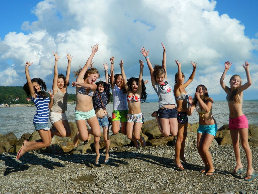 Девочки в летнем лагере фото